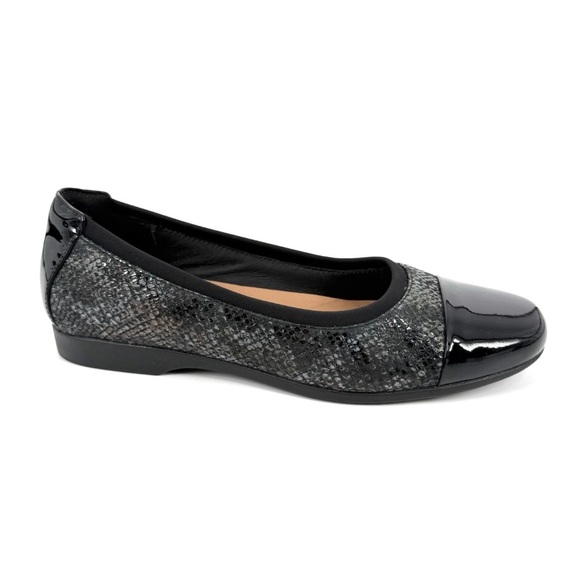 Clarks Unstructured Ballet Flats Womens Size 7.5 Black Snakeskin Print Cap Toe - Picture 1 of 11